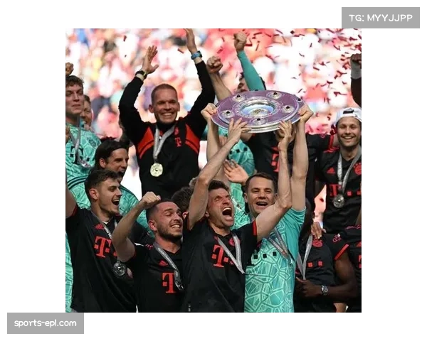 拜仁对阵斯图加特半场战罢，主队2-1暂时领先